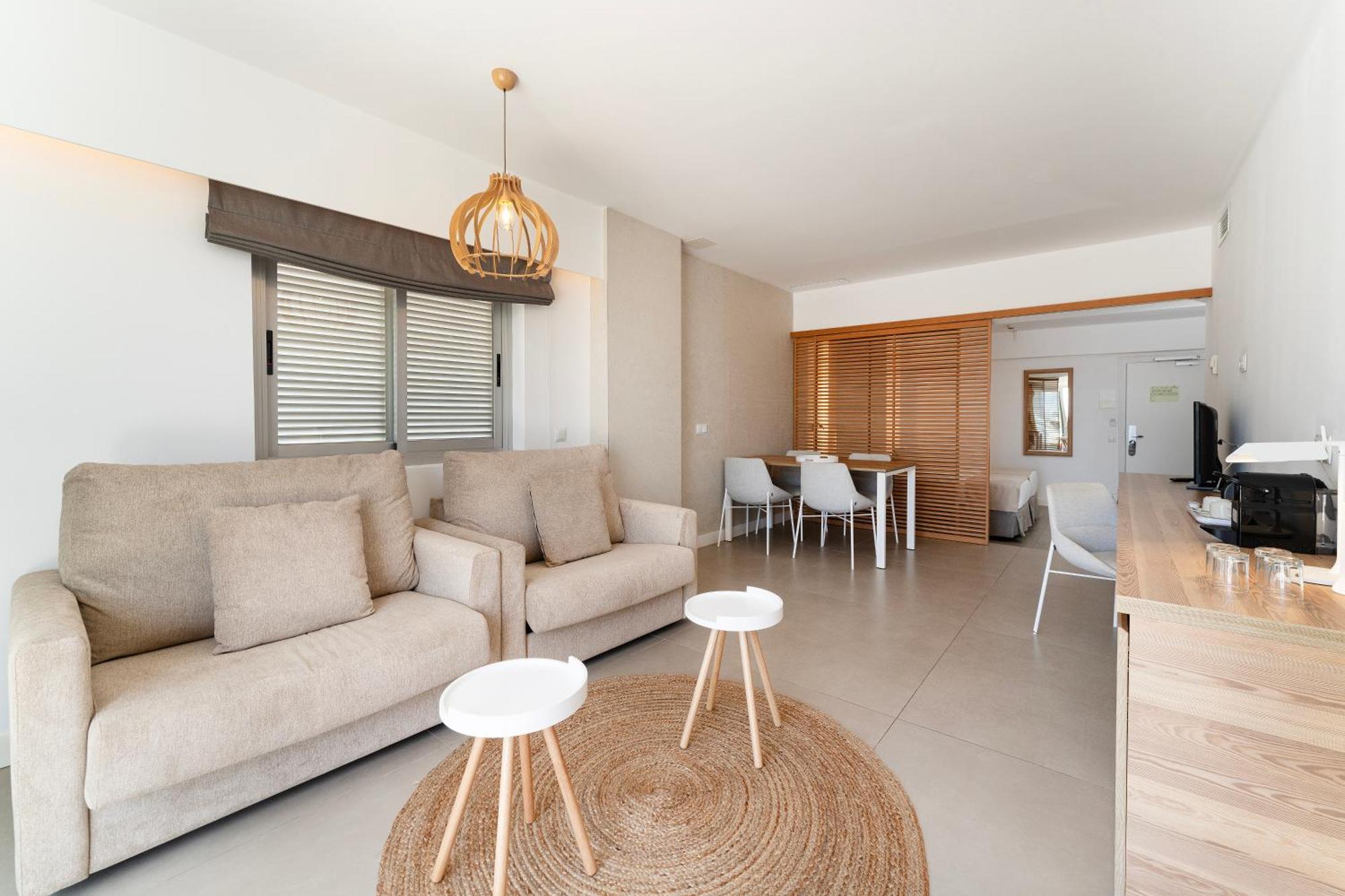 Cosmopolitan 4*